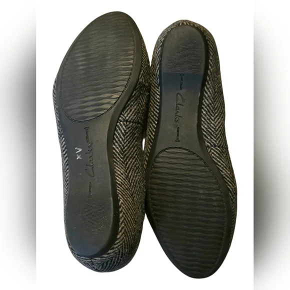 Clarks Black Patterned Embroidered Slip-On Flats - Picture 2 of 5